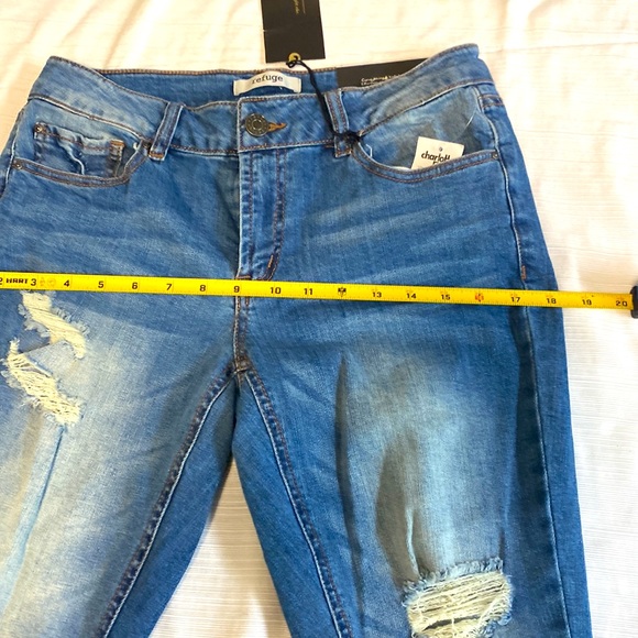 Refuge Boyfriend Distressed Jeans NWT - Picture 11 of 16
